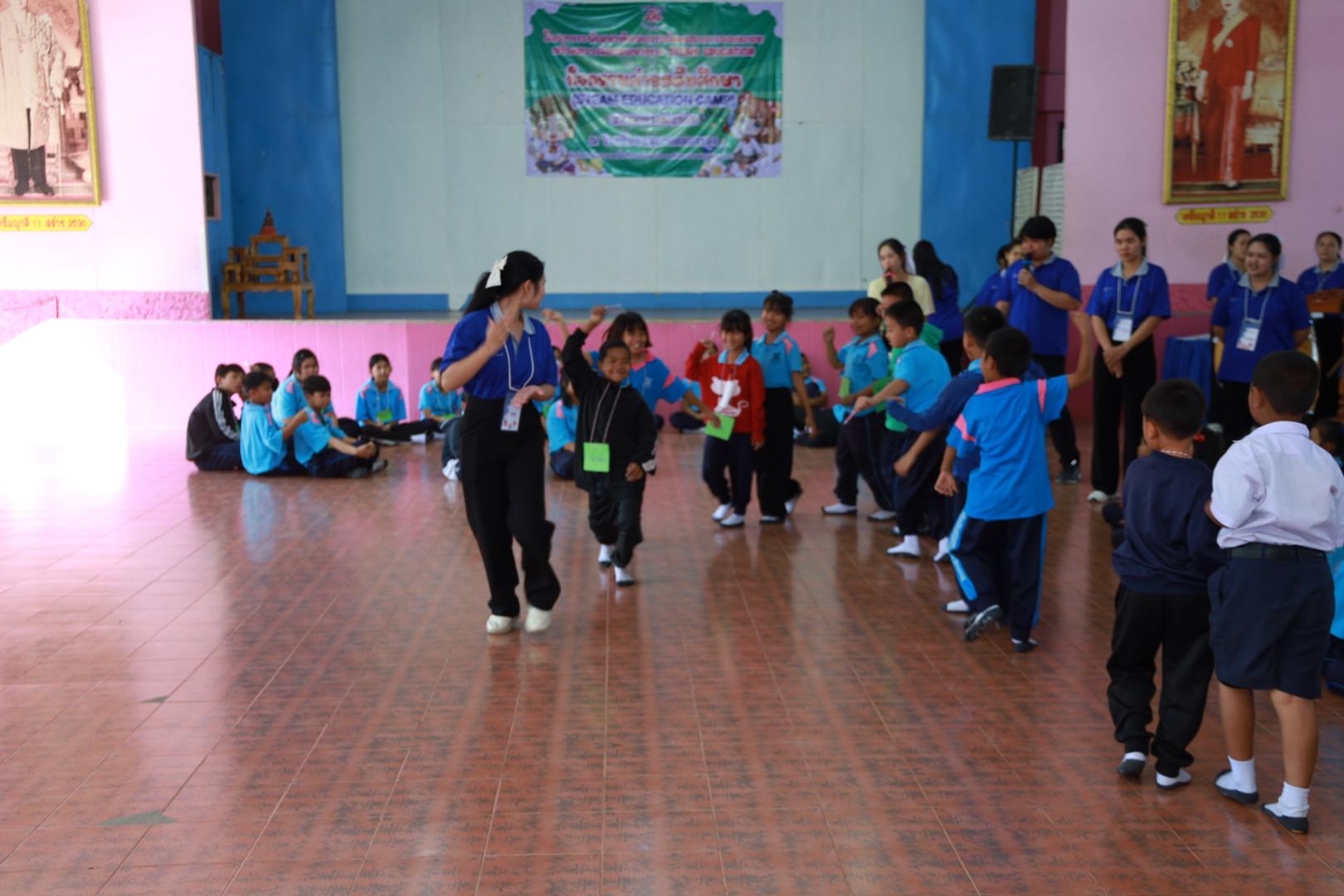 110. วันที่ 27 มกราคม 2569 โปรแกรมวิชาวิทยาศาสตร์ทั่วไป ได้จัดค่ายสเต็มศึกษาให้กับนักเรียนชั้นประถมศึกษาปีที่1-6 ณ โรงเรียนอนุบาลคลองขลุง จ.กำแพงเพชร